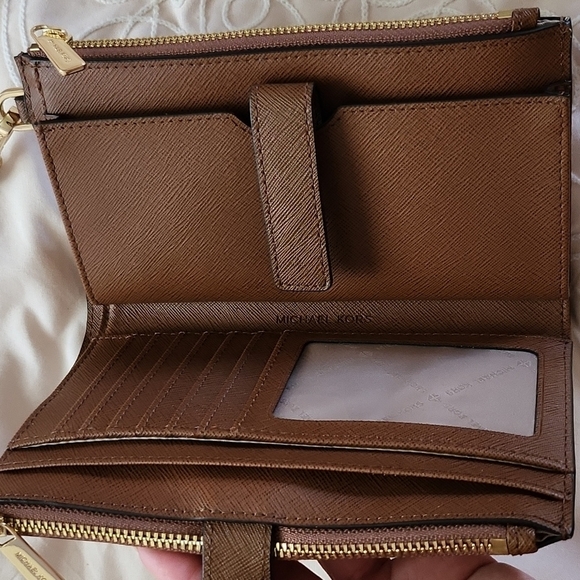 Michael kors smartphone wallet new, brown color - Picture 3 of 3